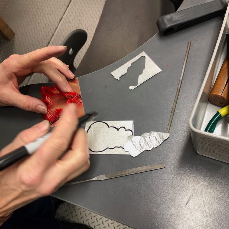 Drawing round shapes onto metal for saw piercing