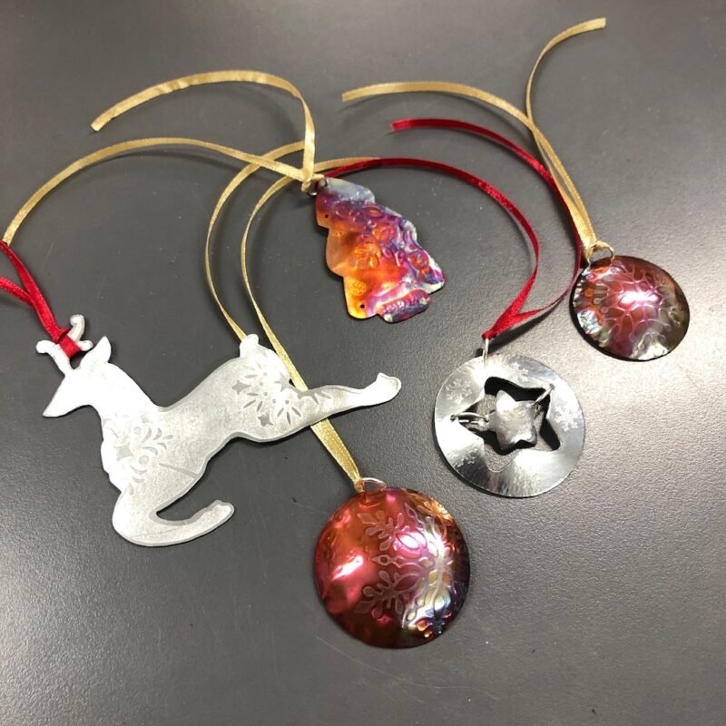 Aluminium and copper decorations with star, reindeer and Christmas tree